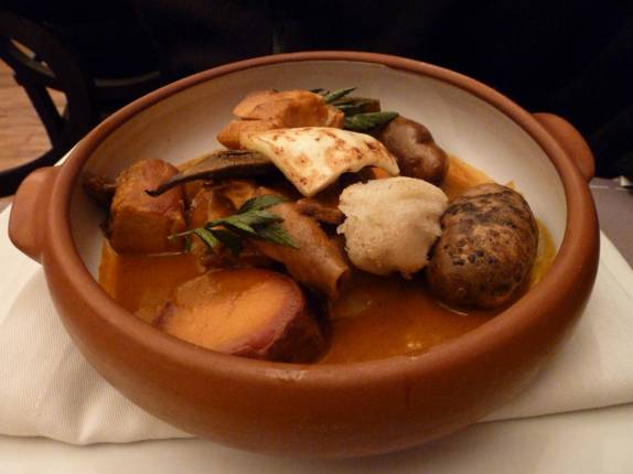 Delicioso prato típico (quase um ensopado) no restaurante Chicha, em Cusco, no Peru